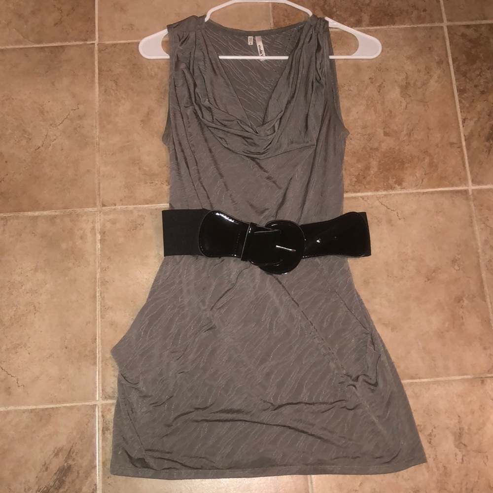 Sleeveless tunic with belt